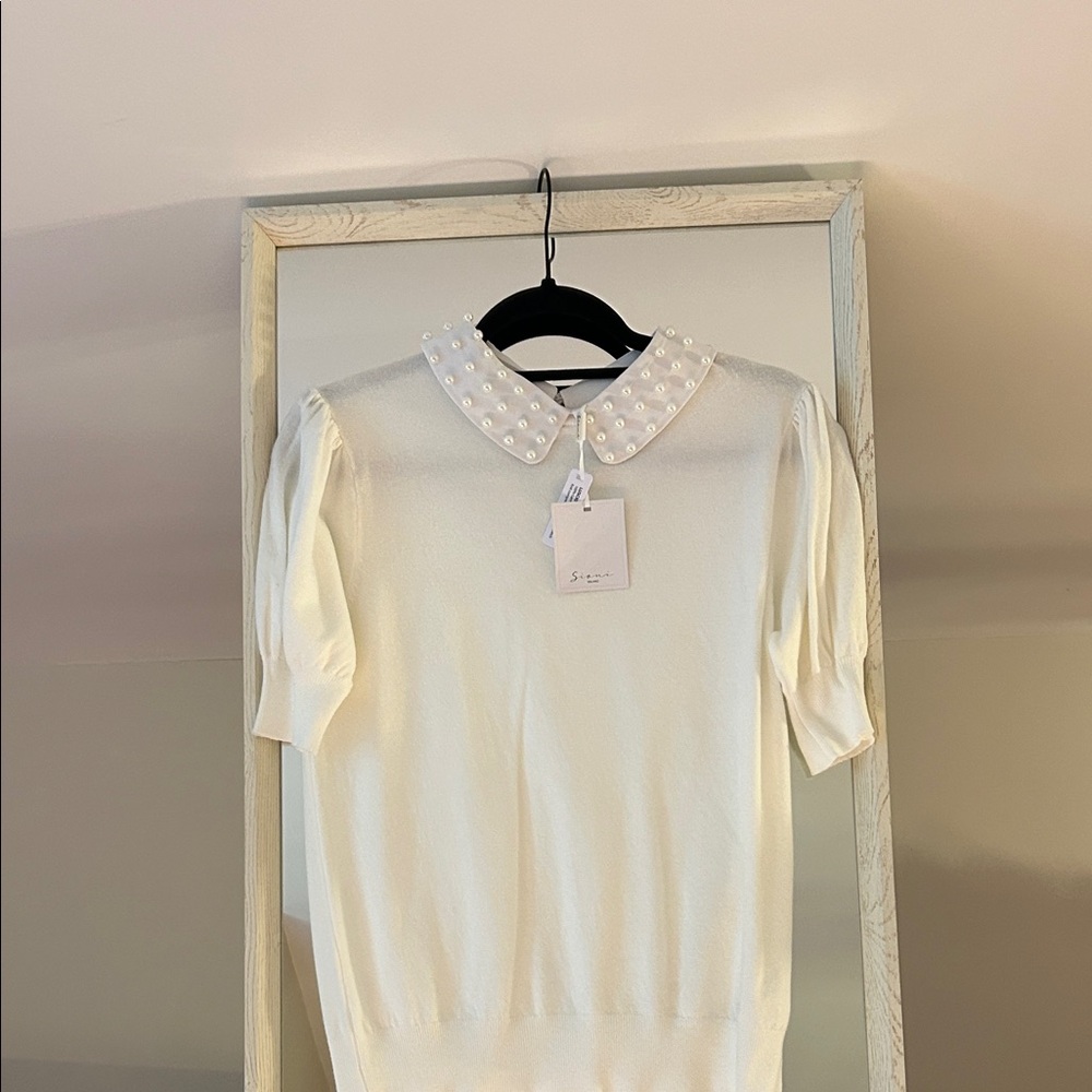 Sioni White Sweater with Pearl Collar